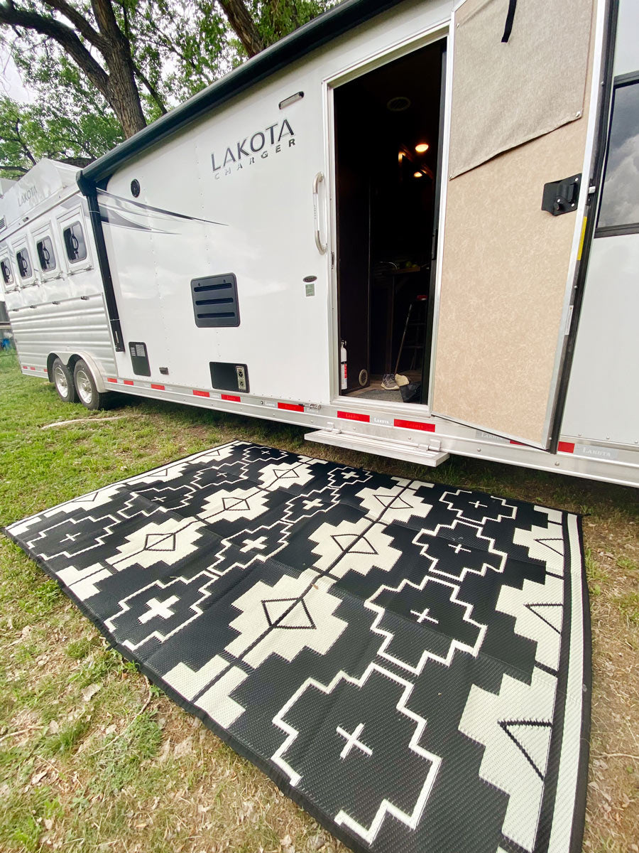 outdoor western rugs - black and ivory