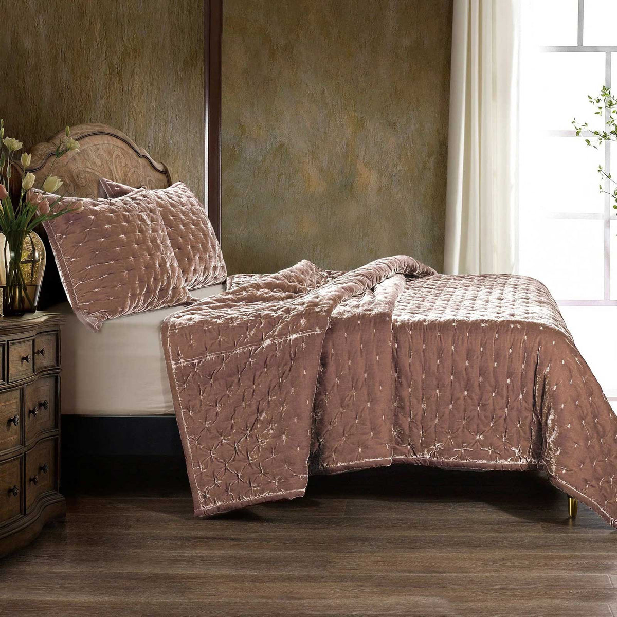 Stella velvet quilt in dusty rose